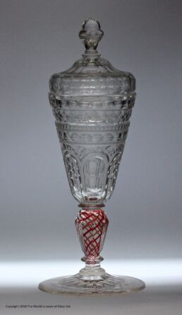 Gobelet couvert en verre de Bohême, XVIIIe siècle. © 18th Century Glass